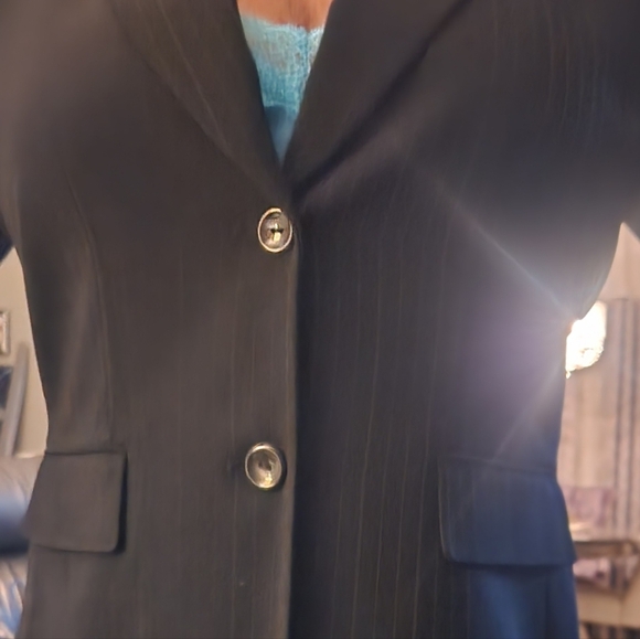 Tahari women's size 12 black pin stripped suit - Picture 3 of 5